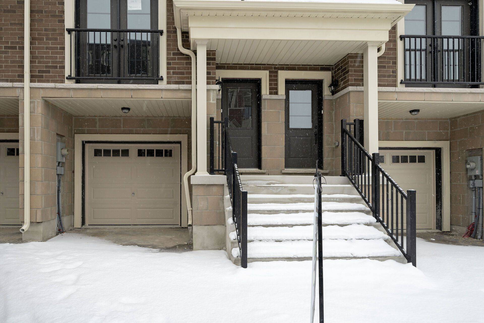 Clarington, ON L1B 1J2,19 Marret LN #Unit 5