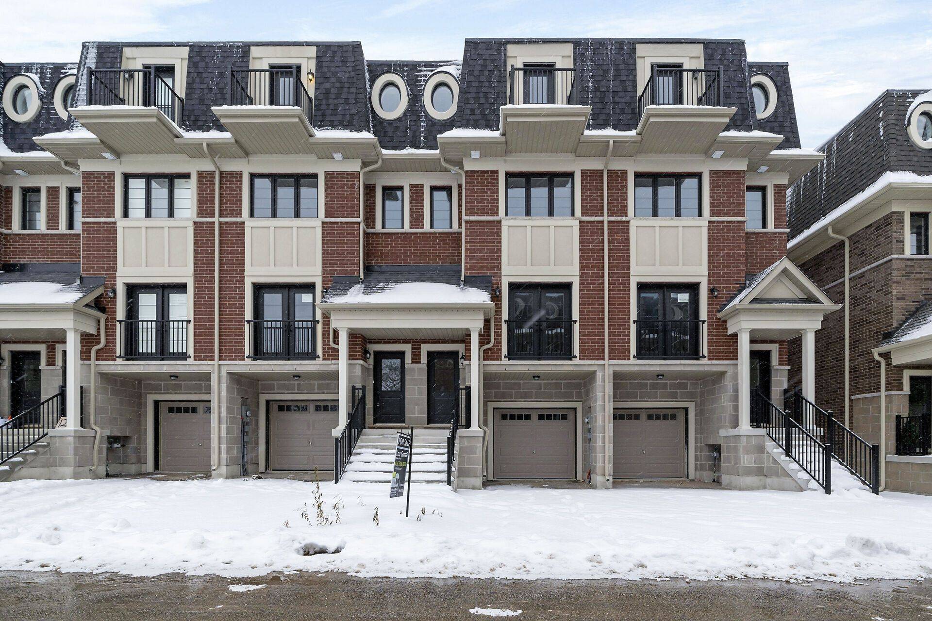 Clarington, ON L1B 1J2,39 Marret LN #Unit 10