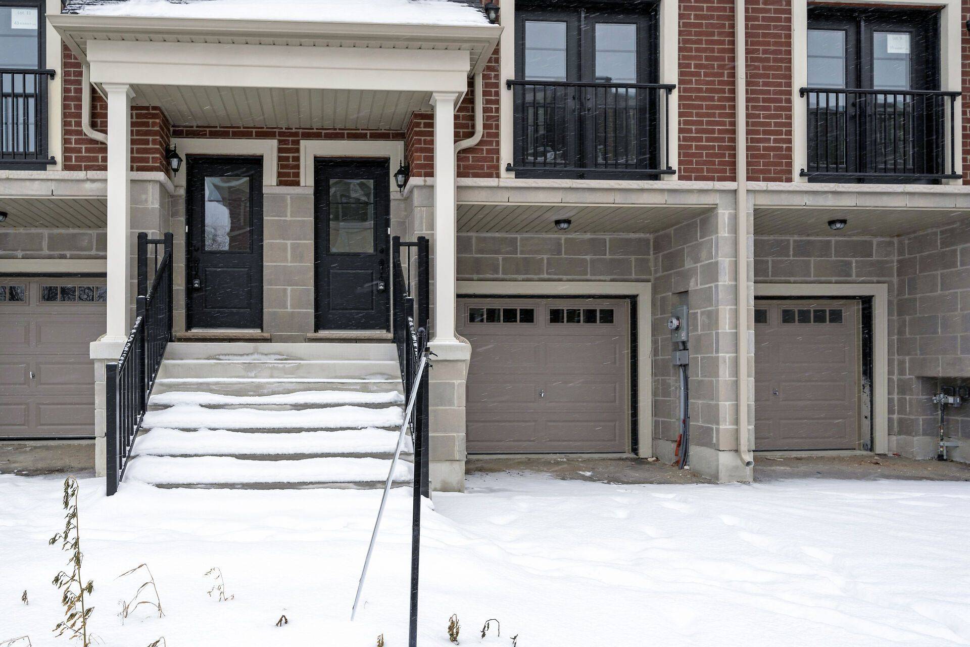 Clarington, ON L1B 1J2,39 Marret LN #Unit 10