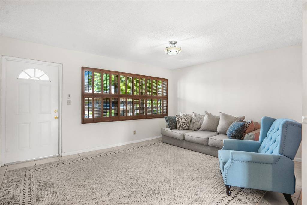 Sunrise, FL 33322,9081 Sunrise Lakes Blvd #214