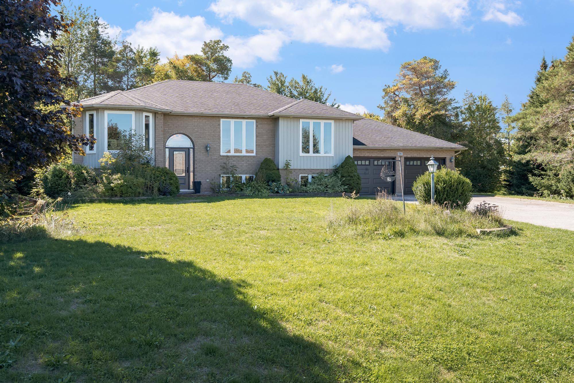 Springwater, ON L0M 1T2,24 Parr BLVD