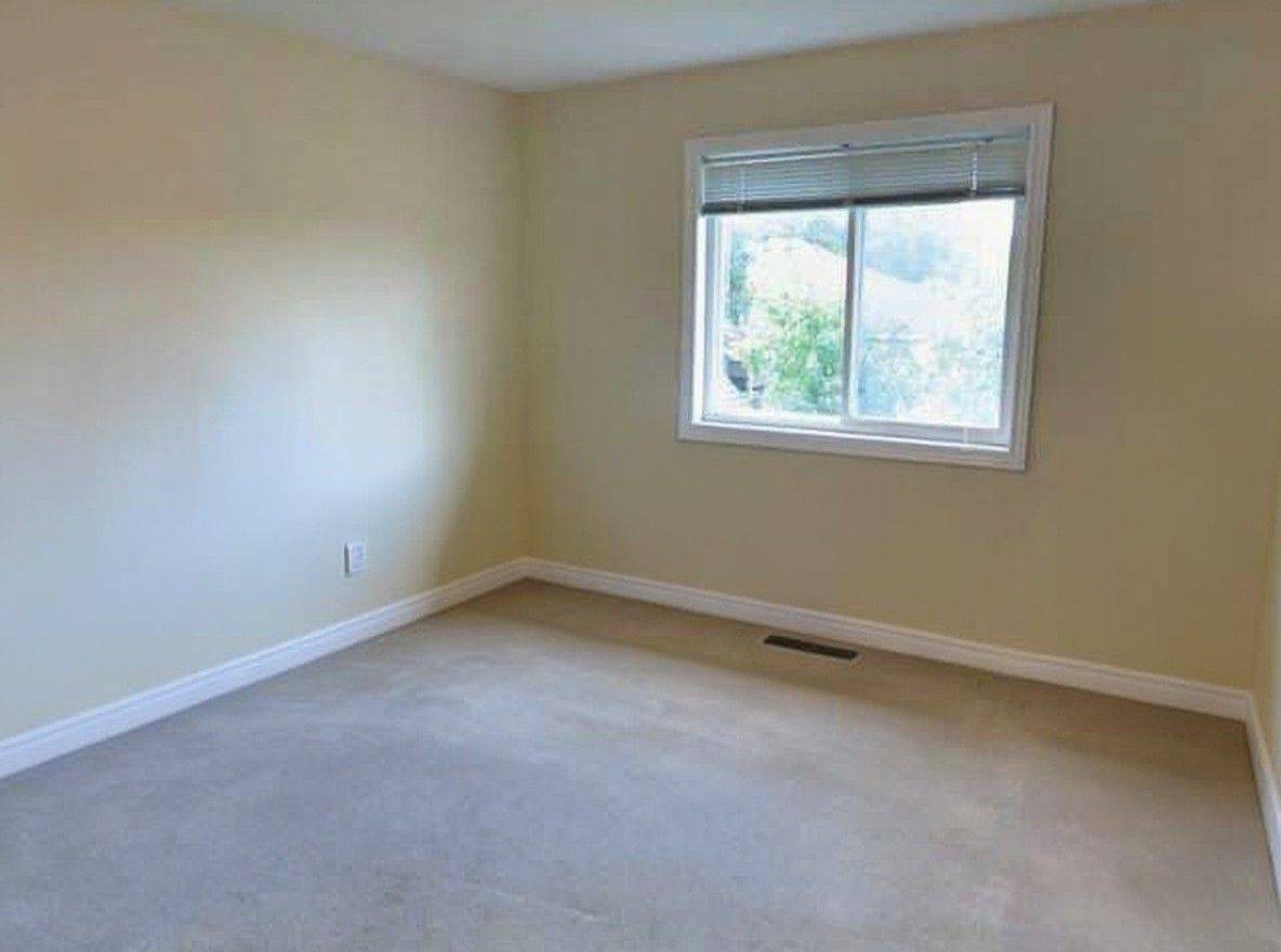 Barrie, ON L4M 6M4,194 Livingstone ST E #Upper