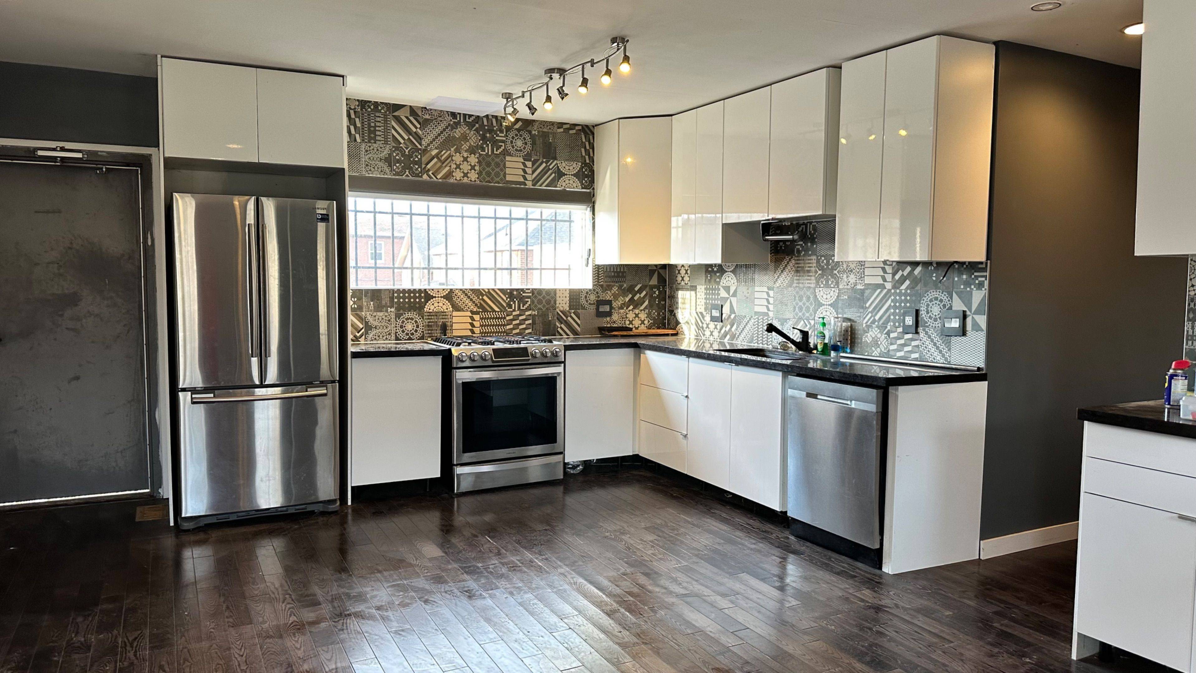 Toronto W06, ON M8V 1L4,3140 Lake Shore BLVD W