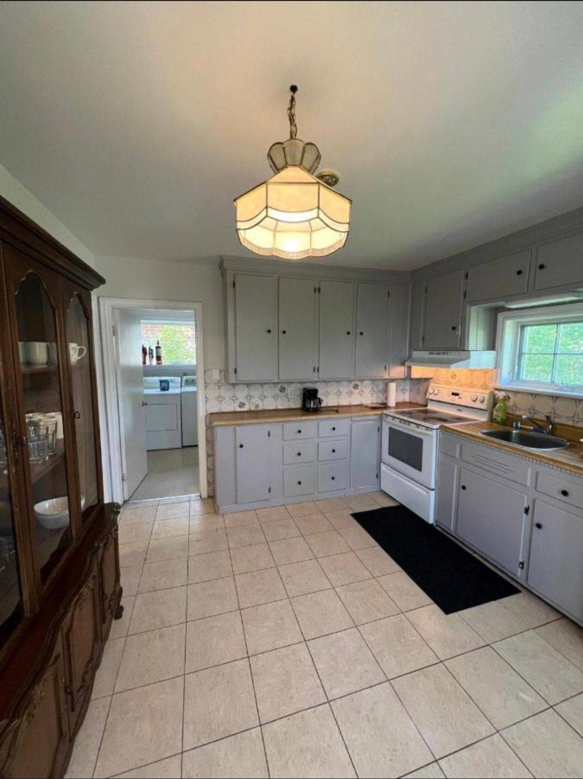 Mississauga, ON L5G 1T2,421 Marf AVE