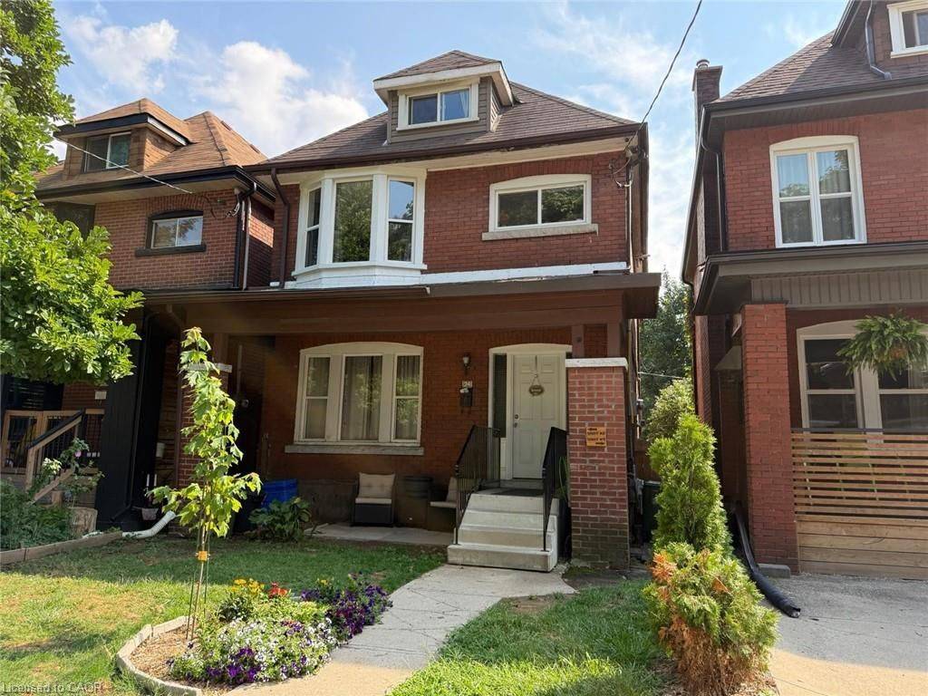 Hamilton, ON L8M 1R3,24 Avalon PL #Upper