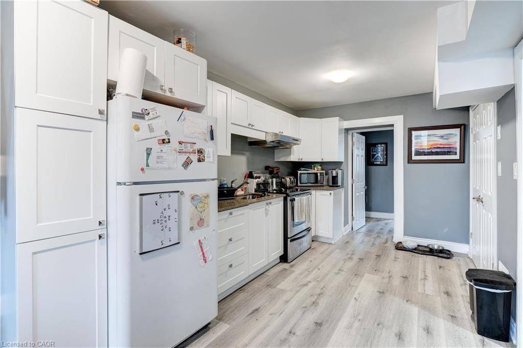 Hamilton, ON L8M 1R3,24 Avalon PL #Upper