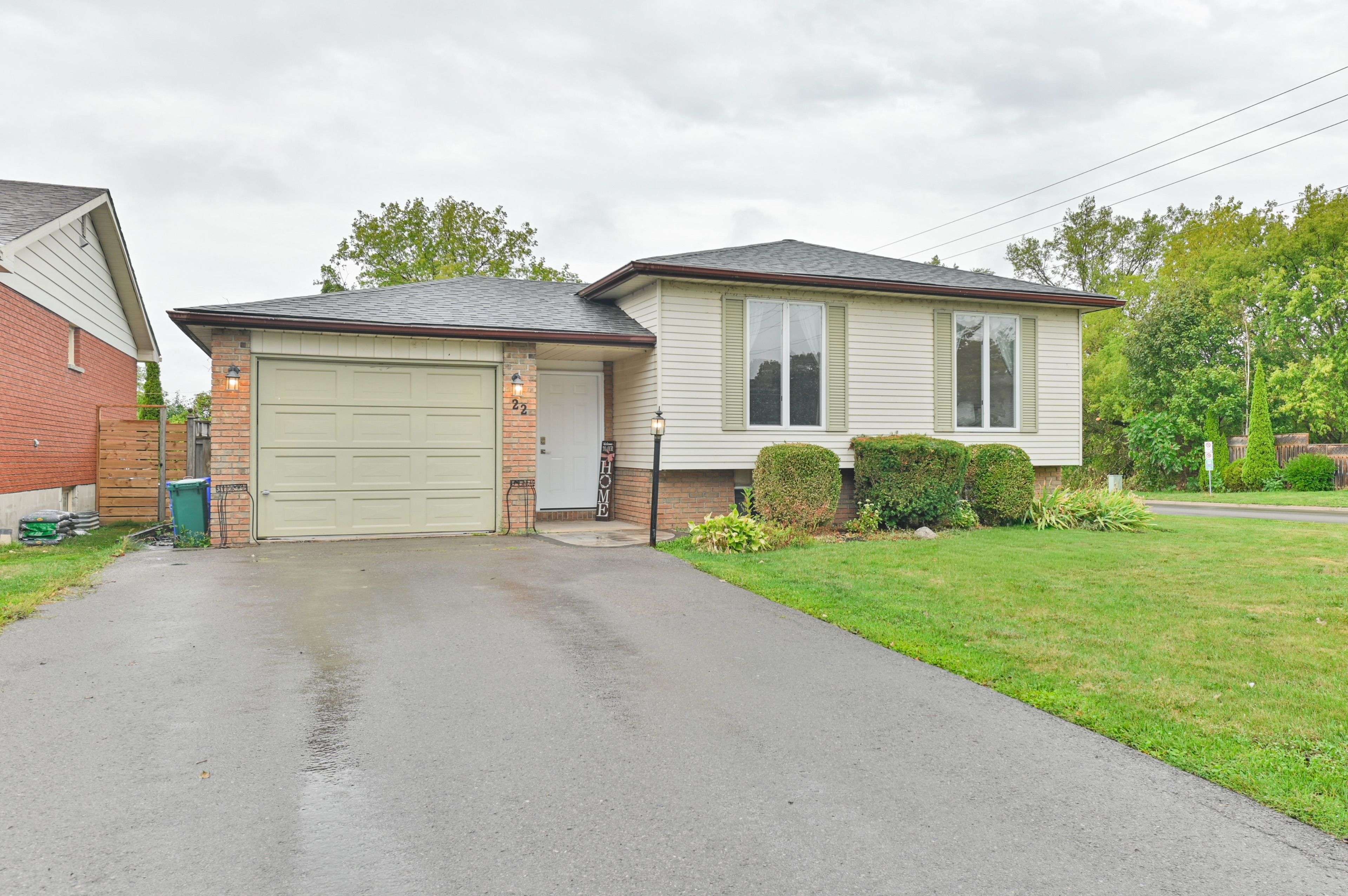Belleville, ON K8N 5J7,22 Briarwood CRES
