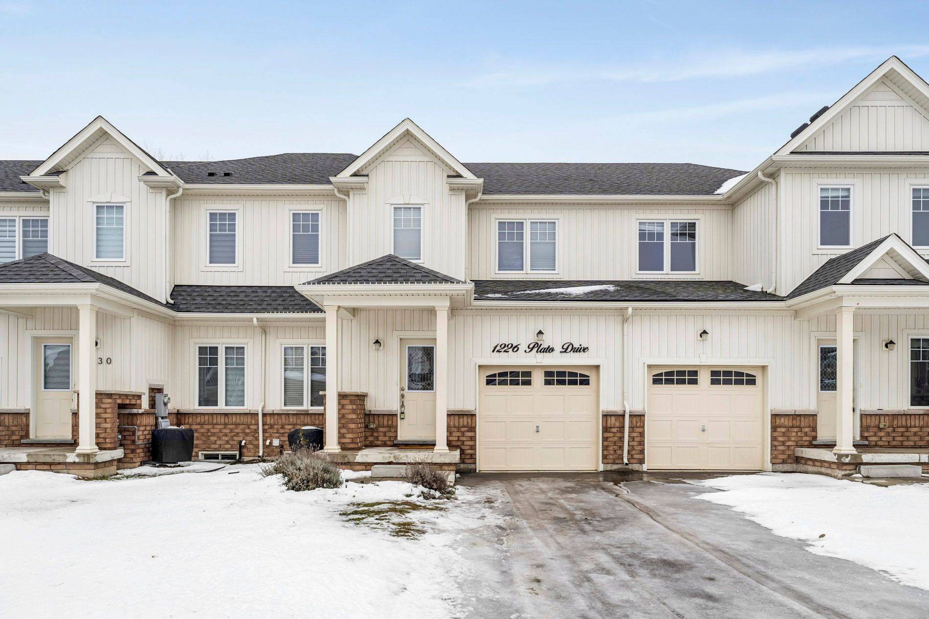 Fort Erie, ON L2A 0C7,1226 Plato DR