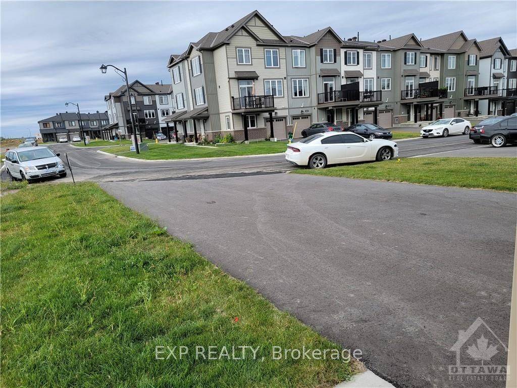 Barrhaven, ON K2J 6T9,65 TEELIN CIR