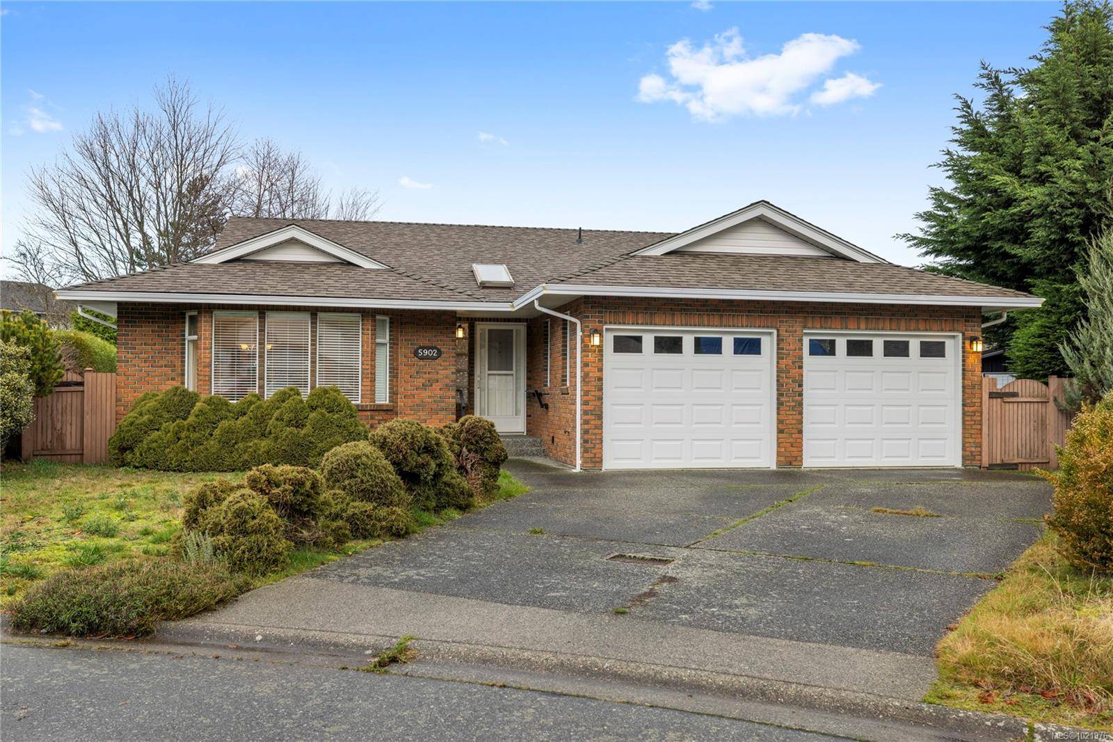 Nanaimo, BC V9V 1J6,5902 Beacon Pl