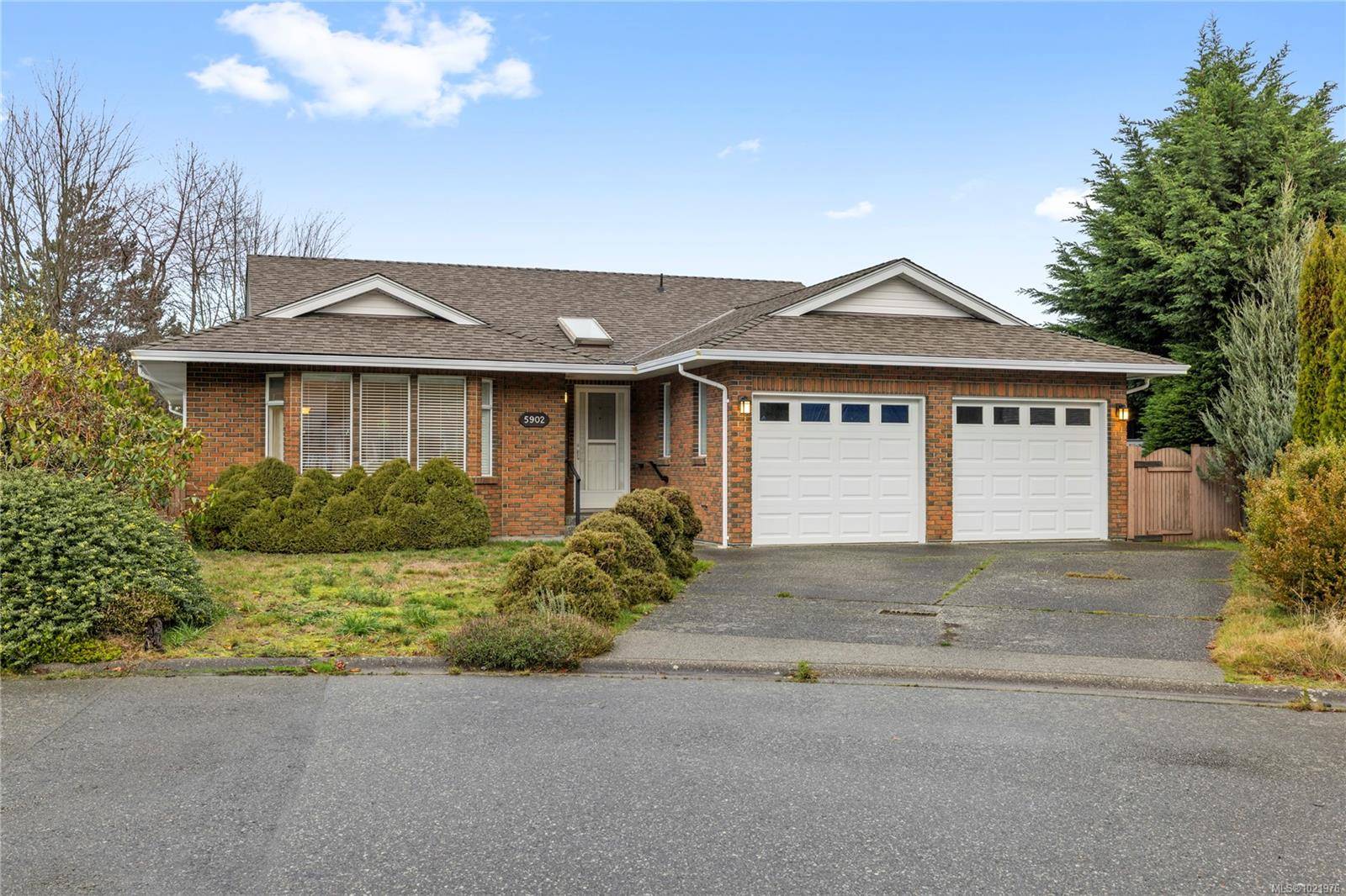 Nanaimo, BC V9V 1J6,5902 Beacon Pl