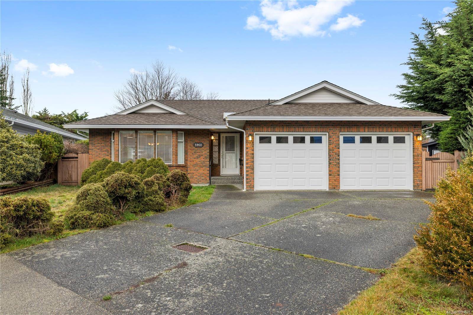 Nanaimo, BC V9V 1J6,5902 Beacon Pl