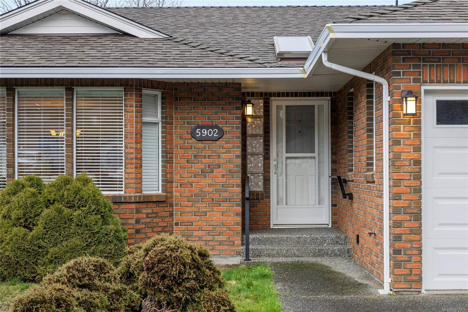 Nanaimo, BC V9V 1J6,5902 Beacon Pl