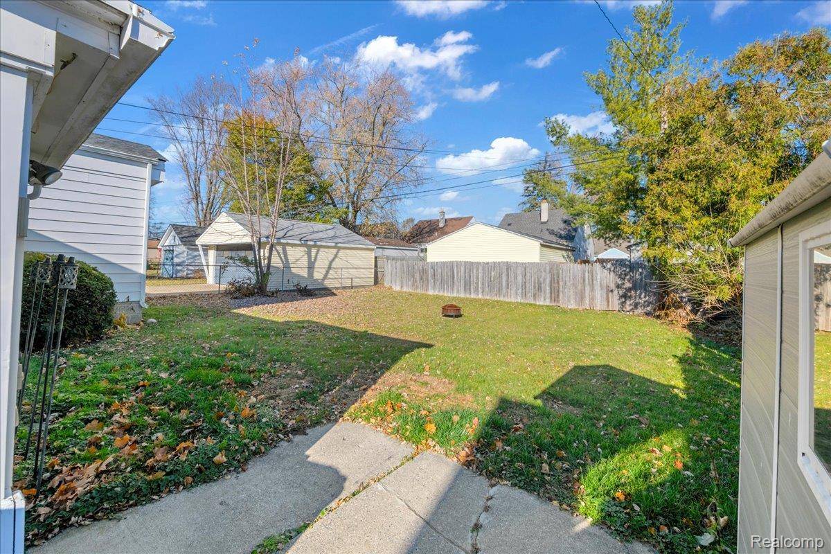 Clawson, MI 48017,266 Massoit ST