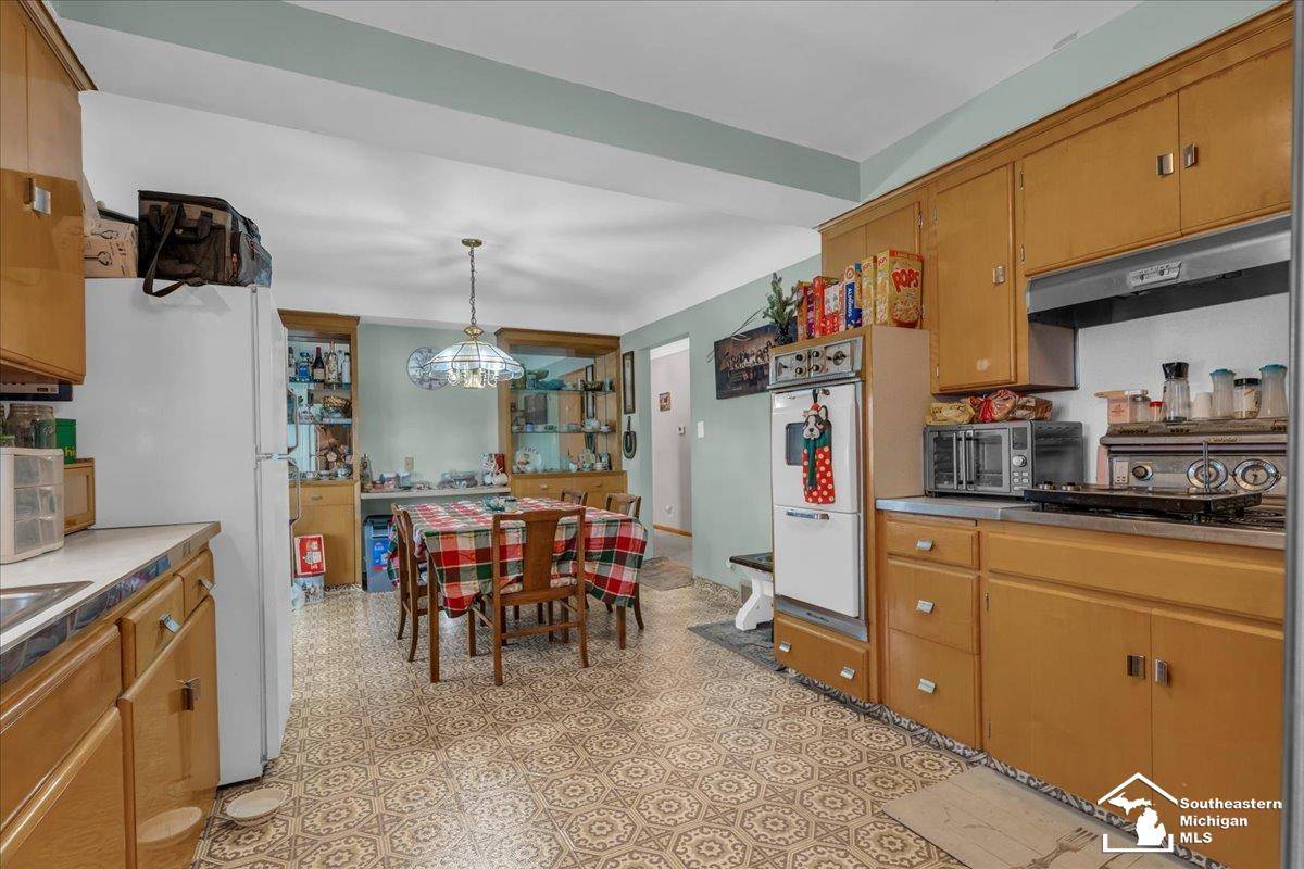 Southgate, MI 48195,14562 Burns ST