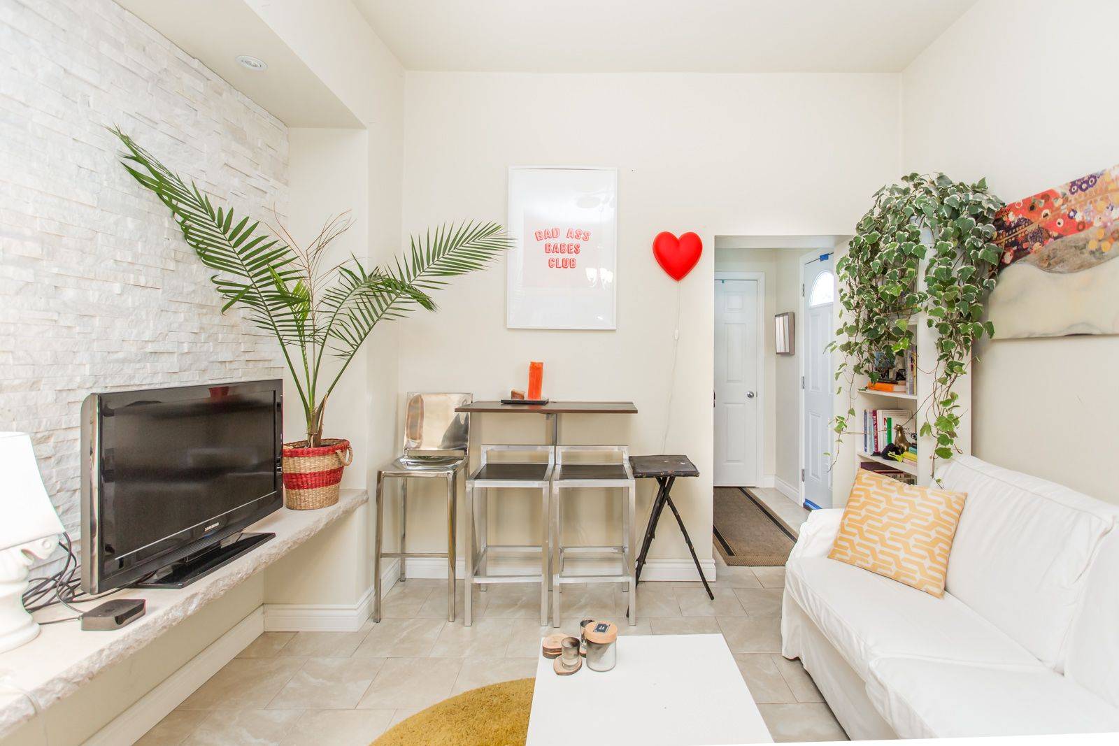 Toronto C01, ON M6J 1P2,157 Argyle ST