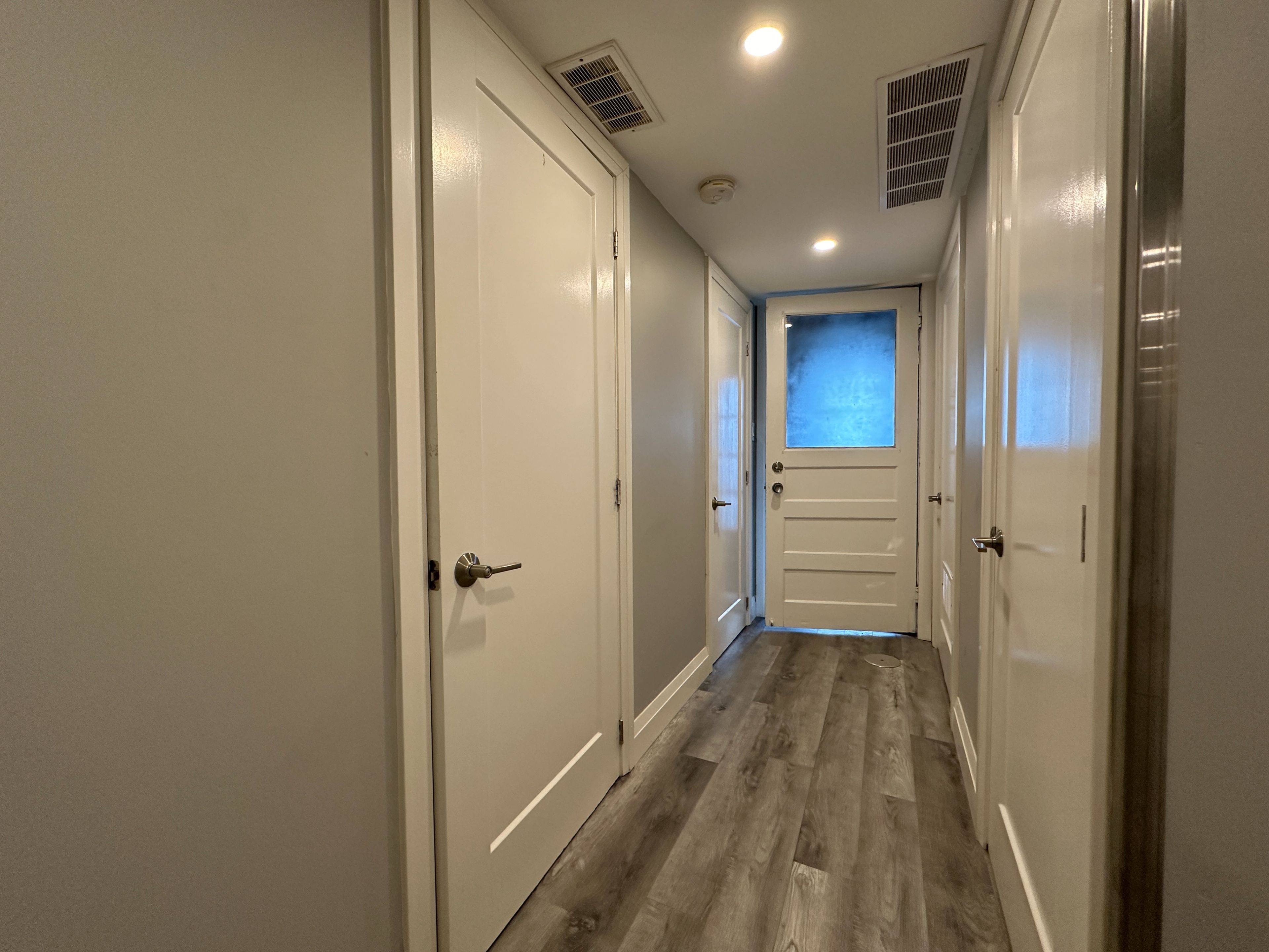 Toronto C02, ON M6G 2P6,725 Palmerston AVE W #BSMT