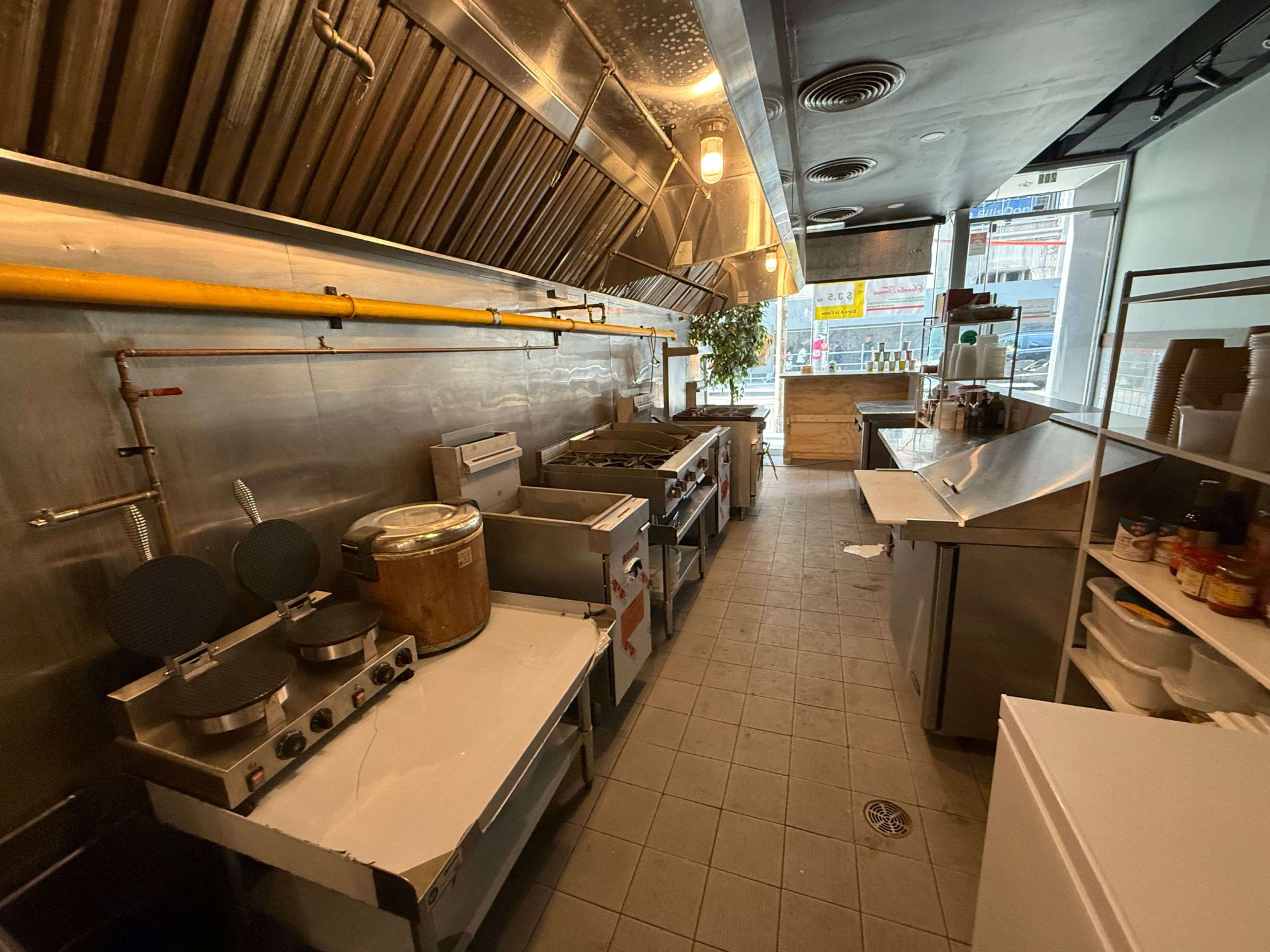 Toronto C01, ON M5G 1C8,209 Dundas ST W #Unit A