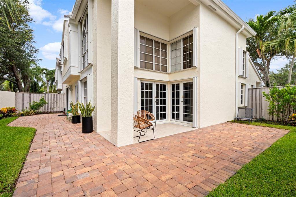 Palm Beach Gardens, FL 33418,8 Governors Ct