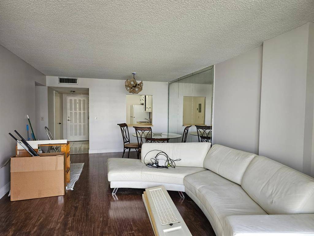 Hallandale Beach, FL 33009,400 Leslie Dr #717