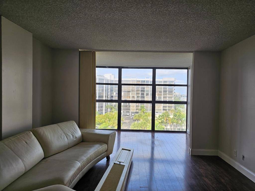 Hallandale Beach, FL 33009,400 Leslie Dr #717