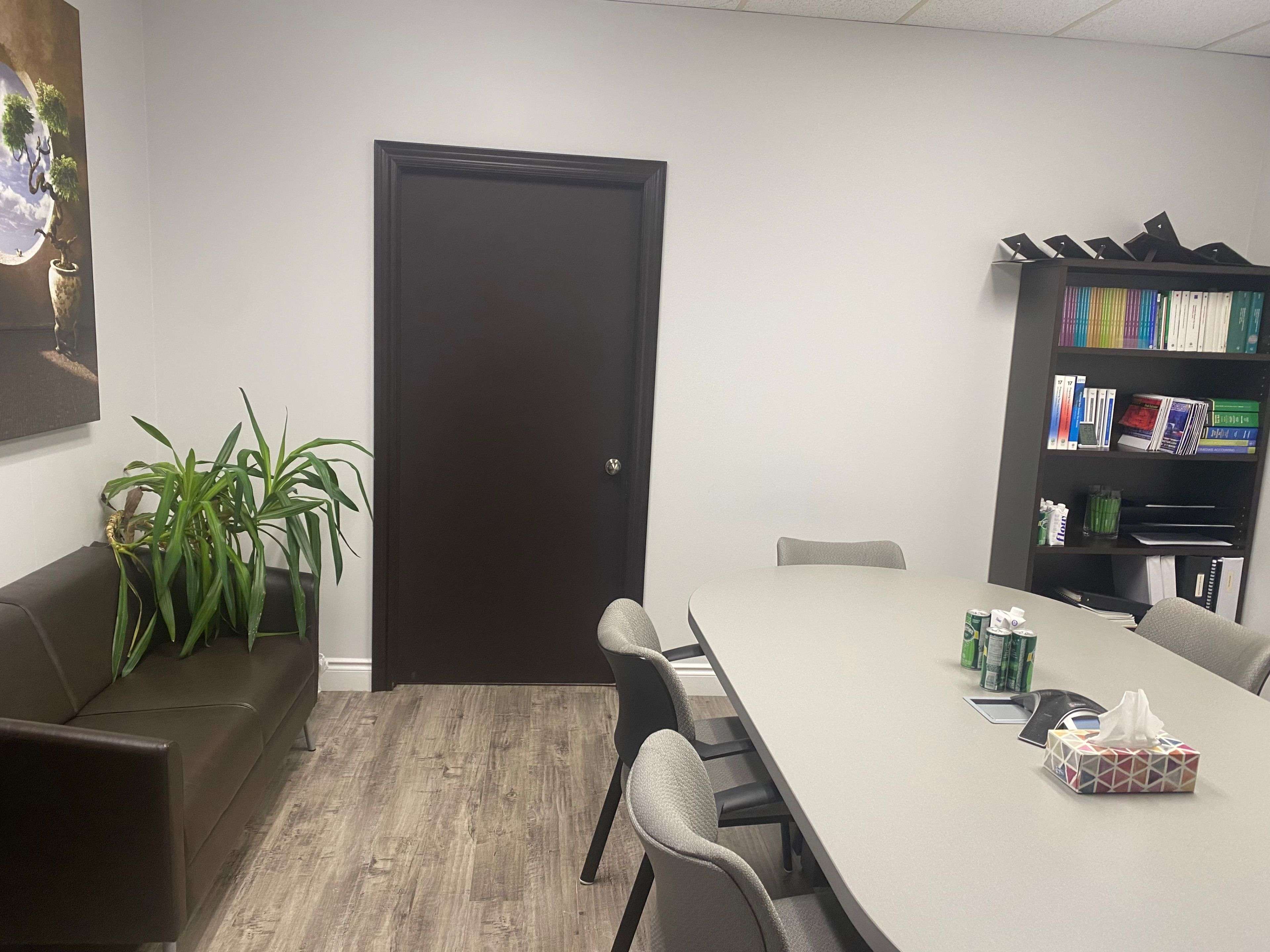 Richmond Hill, ON L4B 1K4,65 Beaver Creek RD #106