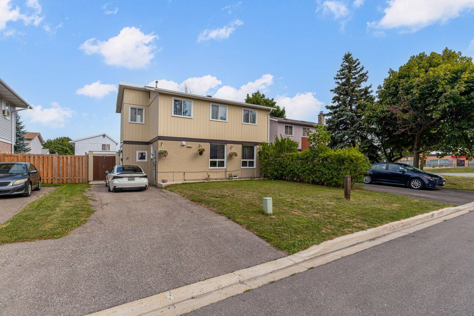 Brampton, ON L6S 2B9,18 Hernon CT