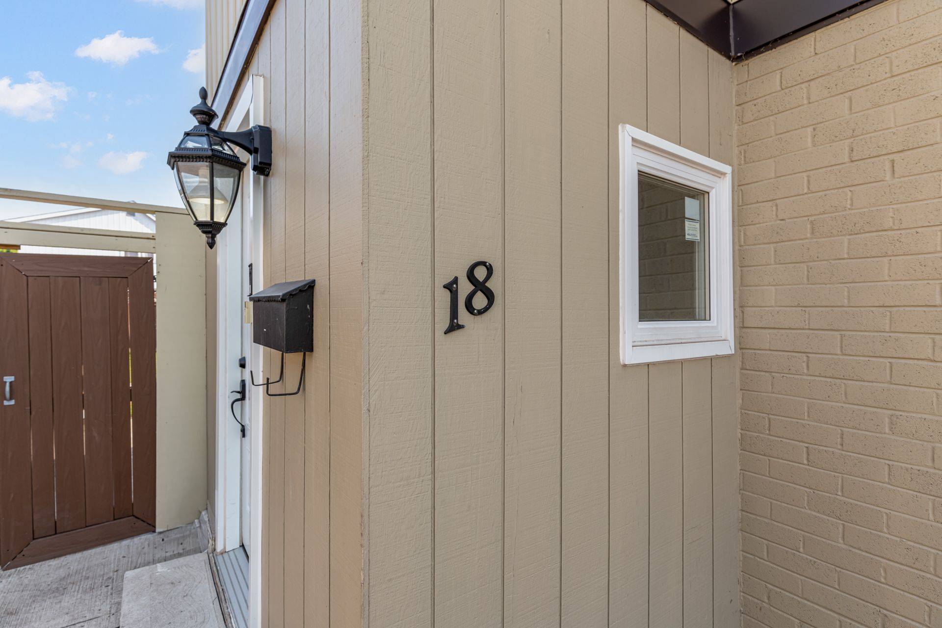 Brampton, ON L6S 2B9,18 Hernon CT