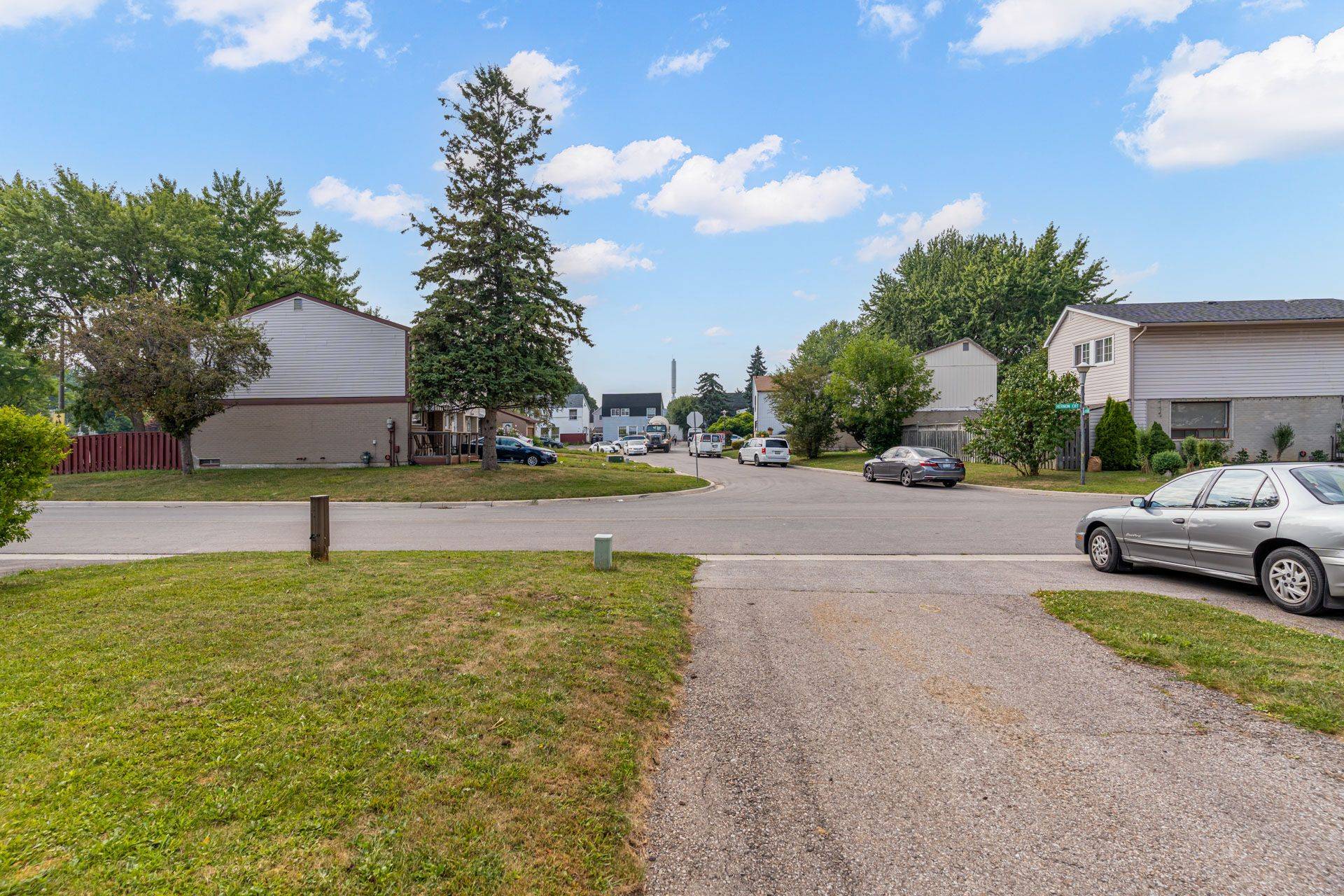 Brampton, ON L6S 2B9,18 Hernon CT