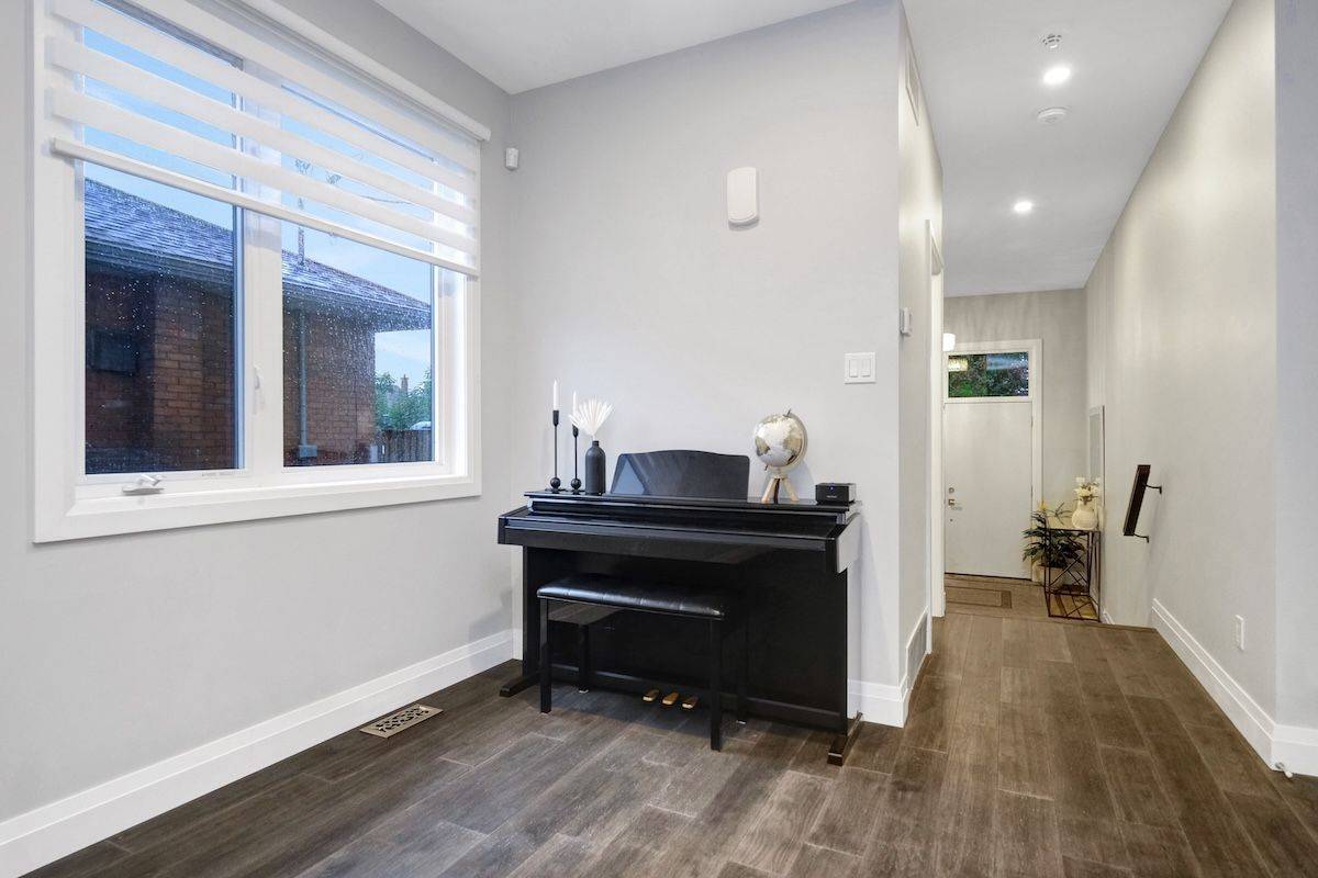 Overbrook - Castleheights And Area, ON K1K 1R9,319 Glynn AVE