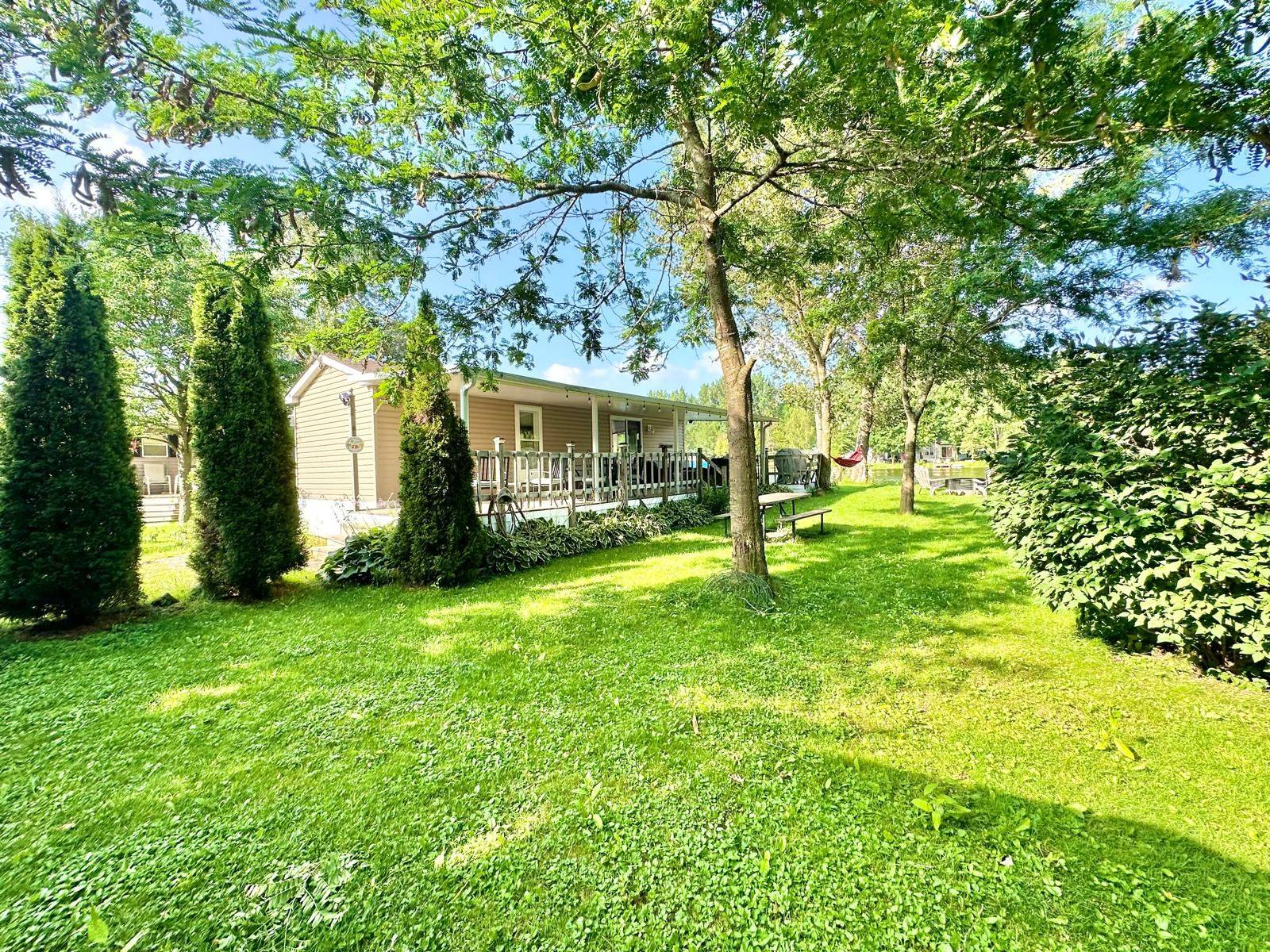 Wellington North, ON N0G 2L0,7489 SIDEROAD 5 N/A E #B8