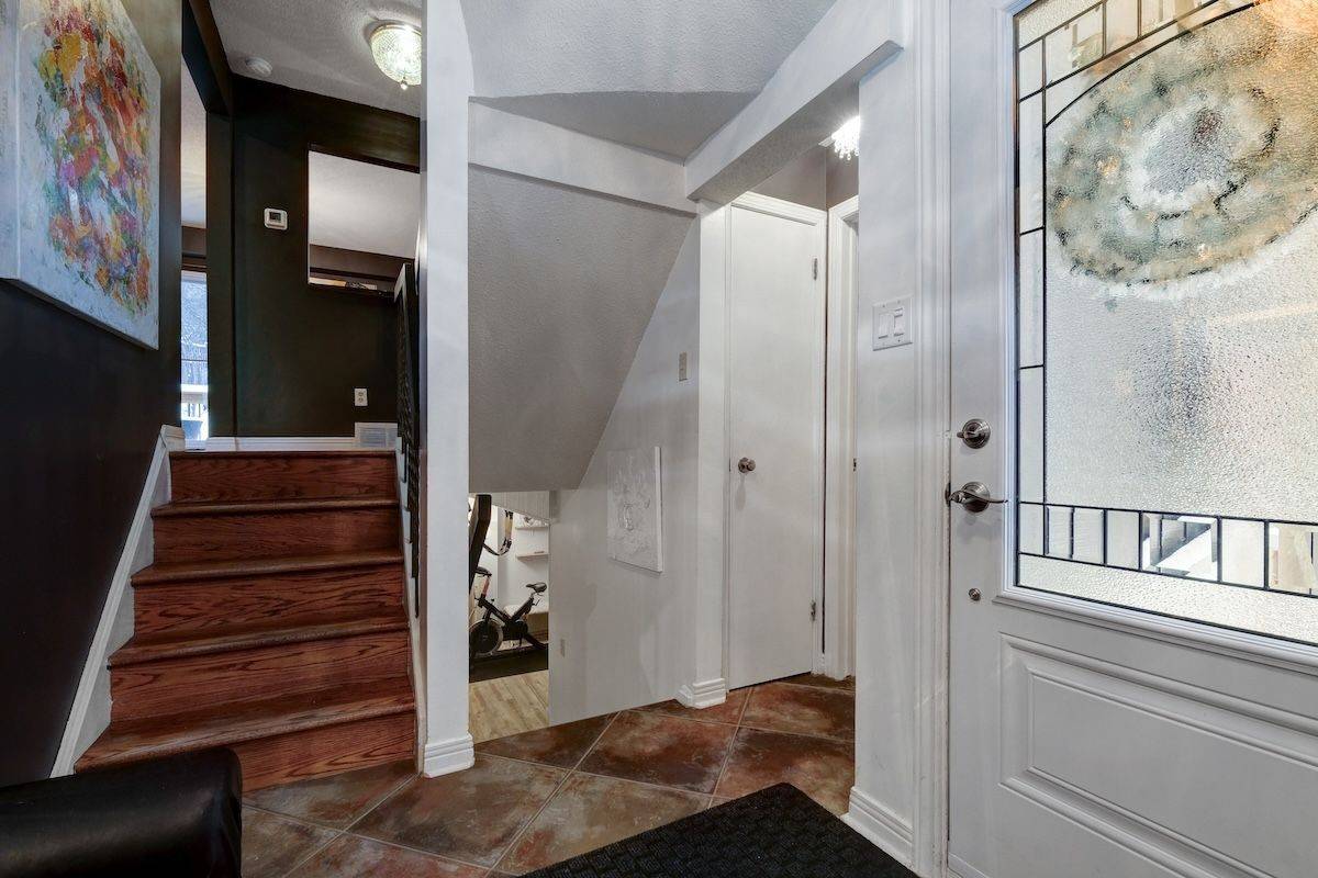 Billings Bridge - Riverside Park And Area, ON K1V 9V4,56 Sandhurst CT