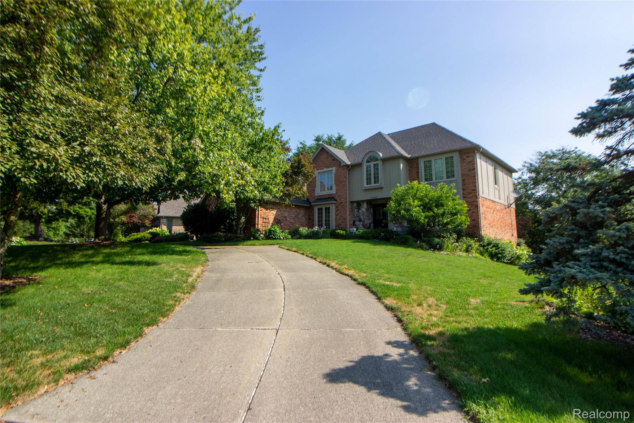 Bloomfield Hills, MI 48304,3066 Woodcreek WAY