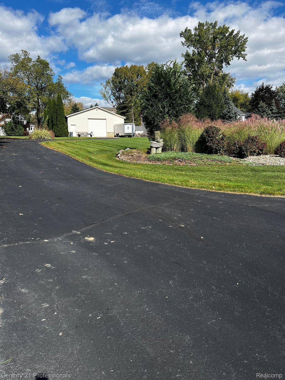 West Bloomfield, MI 48324,4997 Grand CT