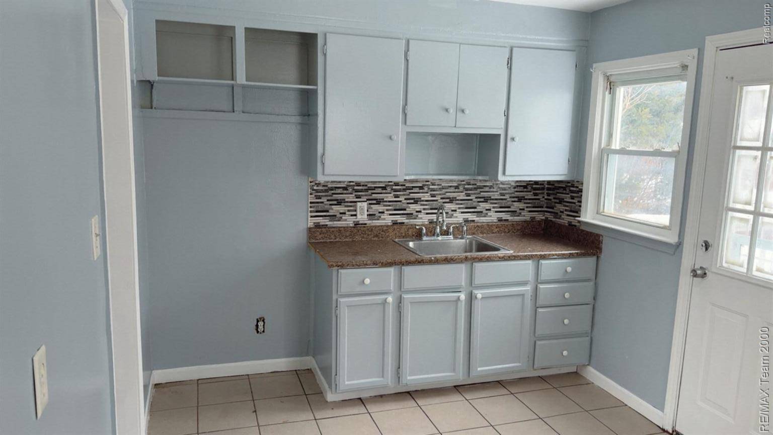 Redford, MI 48240,20528 Seminole