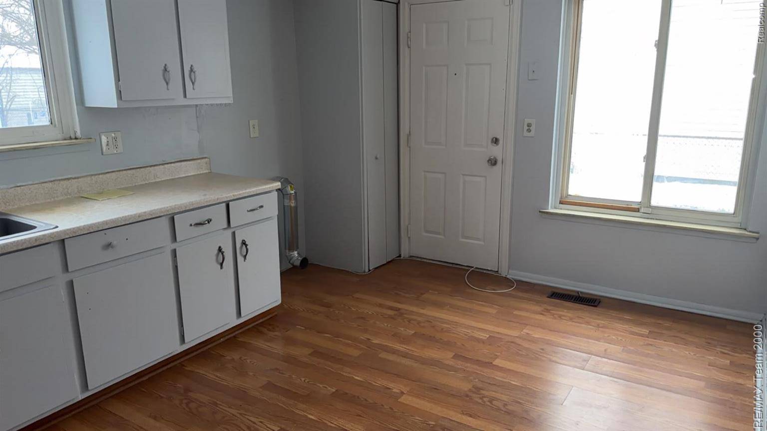 Romulus, MI 48174,28567 Forest Dale ST