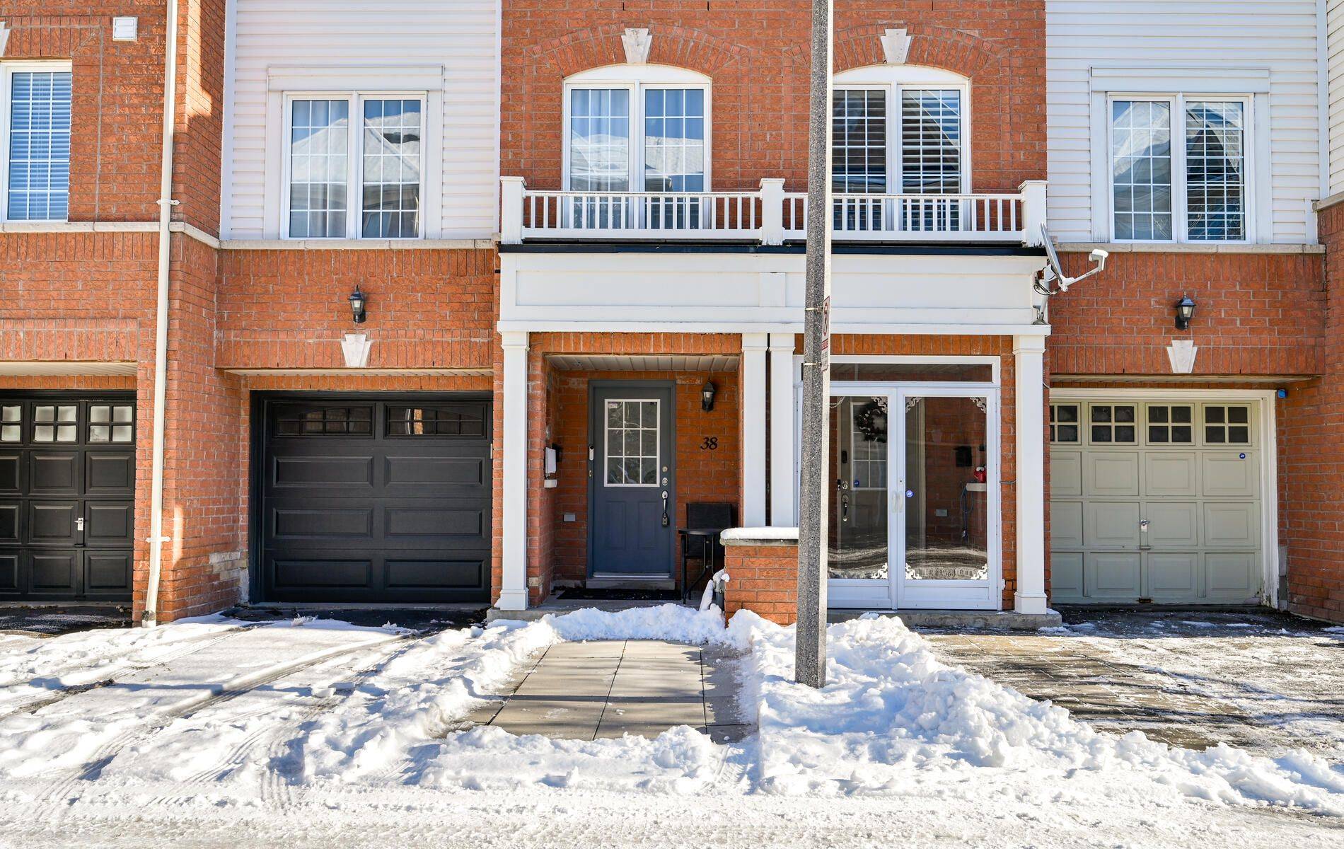 Pickering, ON L1V 0A2,1850 Kingston RD #38