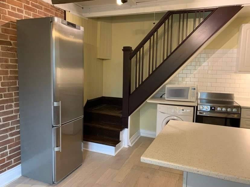 Toronto E06, ON M1N 2T2,80A Courcelette RD