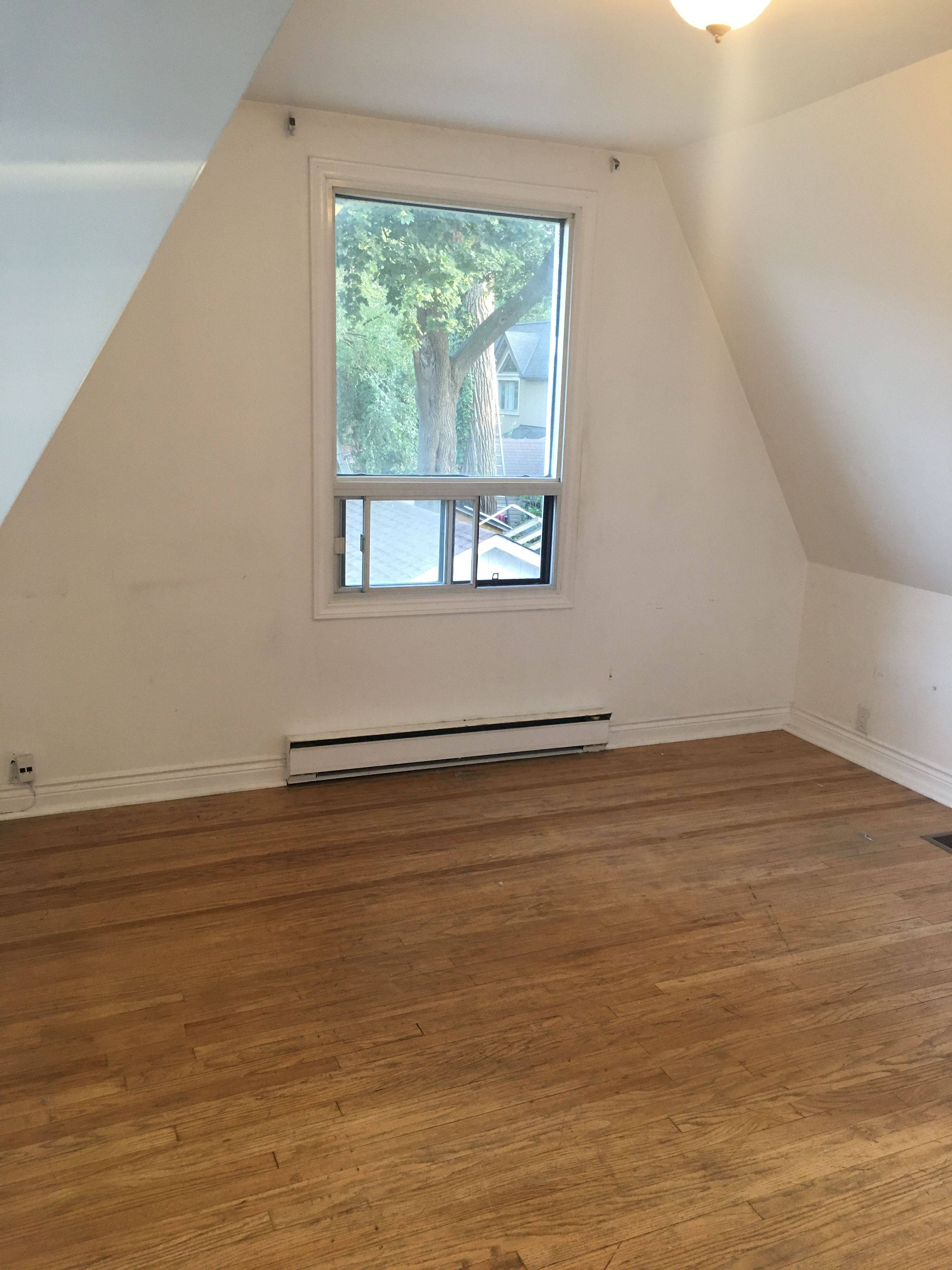 Toronto E06, ON M1N 2T2,80A Courcelette RD