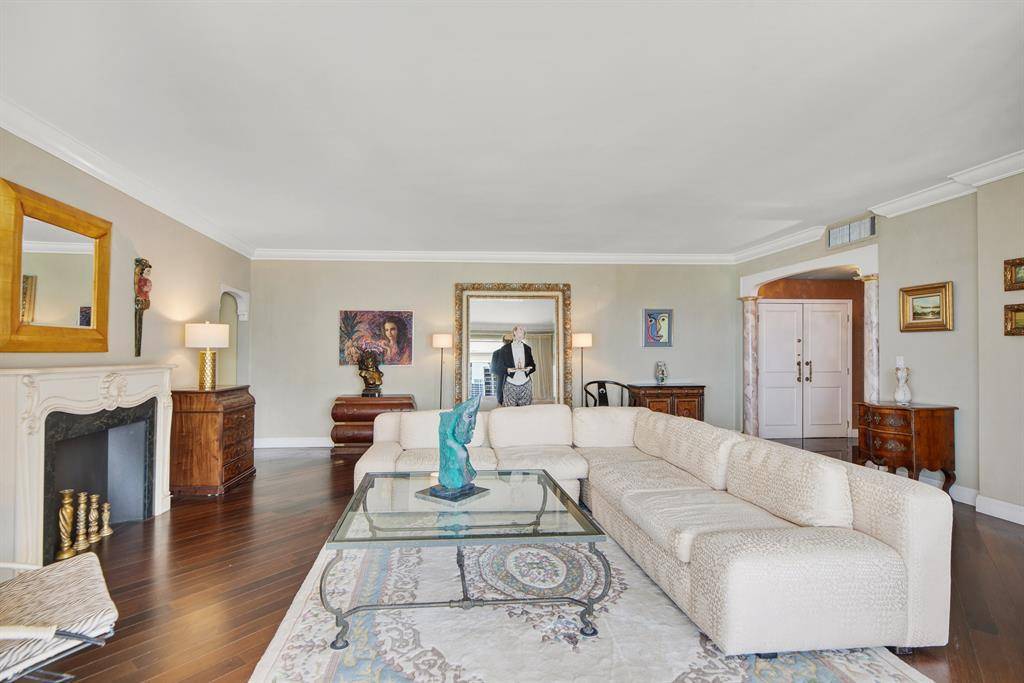 Fort Lauderdale, FL 33316,1 Las Olas Circle #PH3