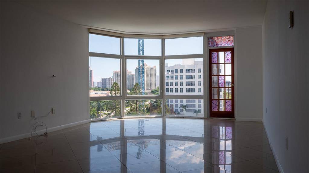 Aventura, FL 33180,20100 W Country Club Dr #1007