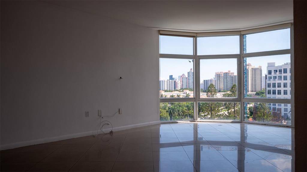 Aventura, FL 33180,20100 W Country Club Dr #1007