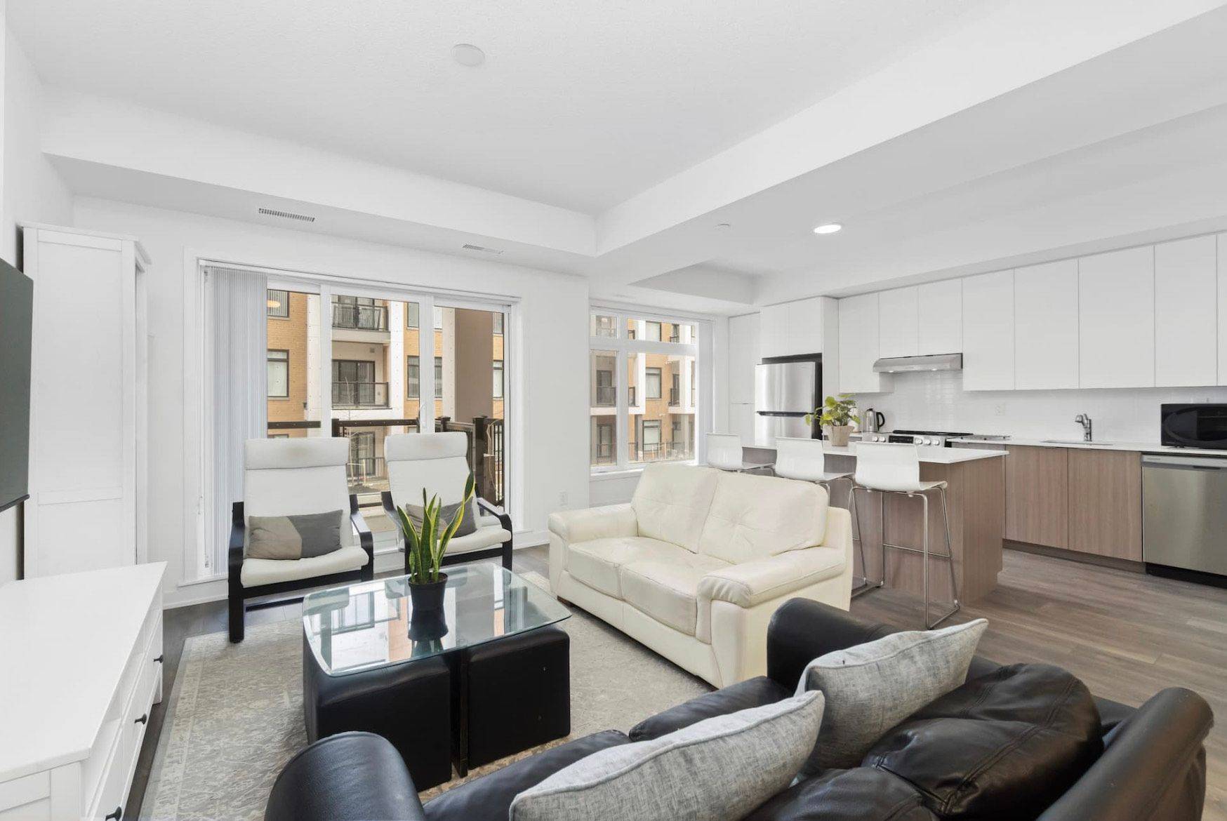 Toronto W04, ON M6M 0B7,130 Canon Jackson DR #209