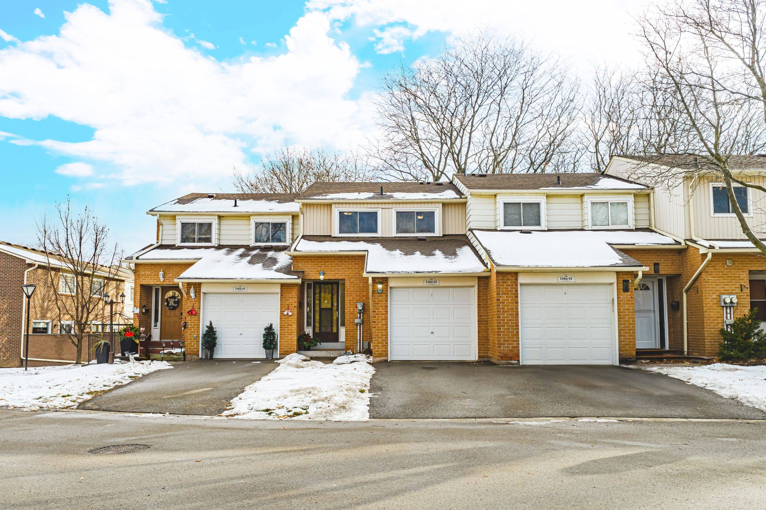 Burlington, ON L7M 1V6,1584 Newlands CRES #92