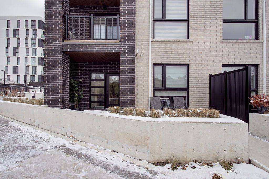 Oakville, ON L6H 7X5,349 Wheat Boom DR E #123