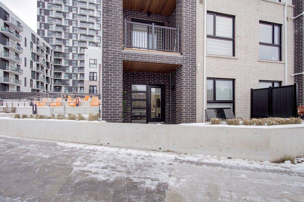 Oakville, ON L6H 7X5,349 Wheat Boom DR E #123