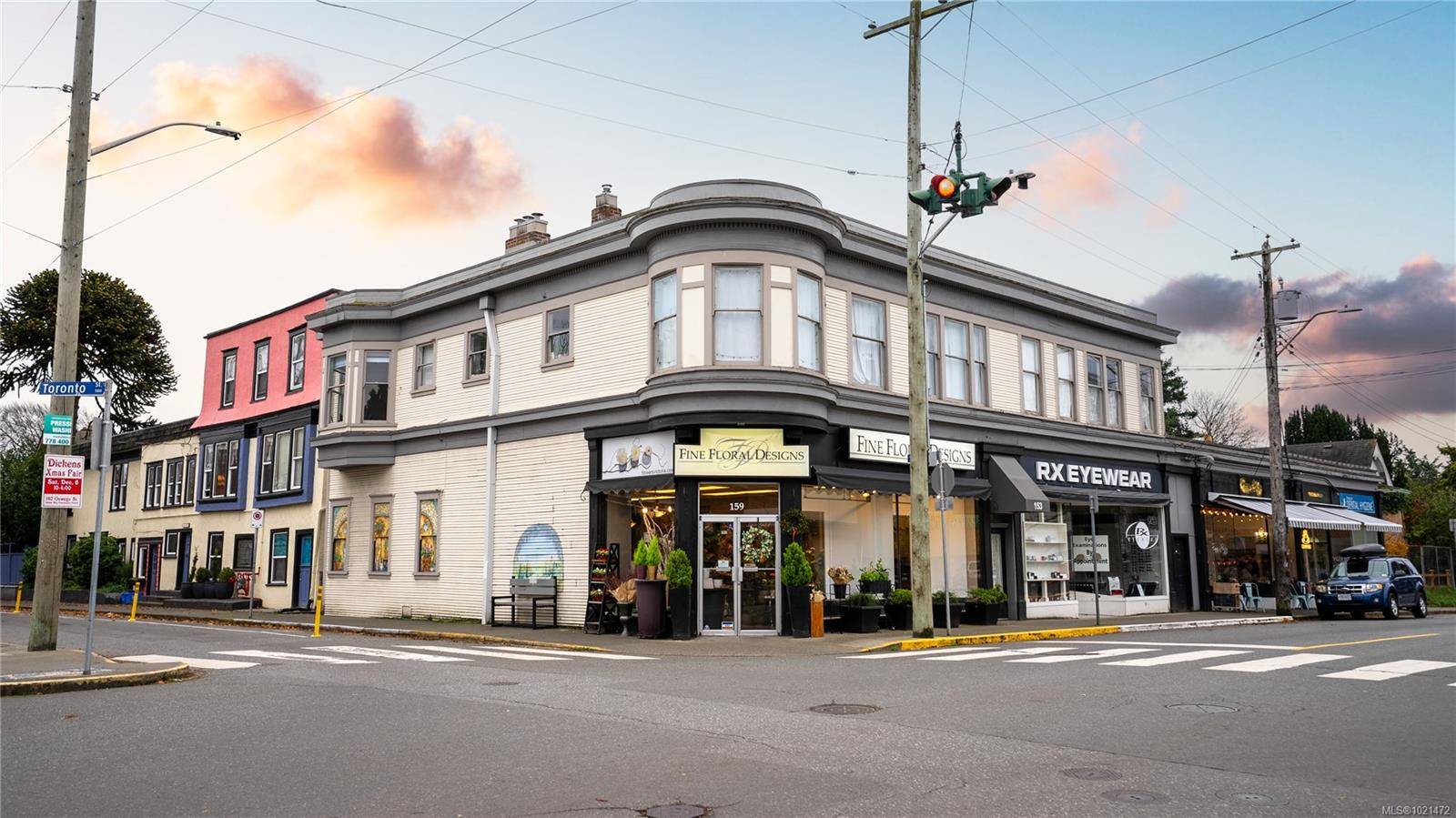 Victoria, BC V8V 2G4,153 Menzies St