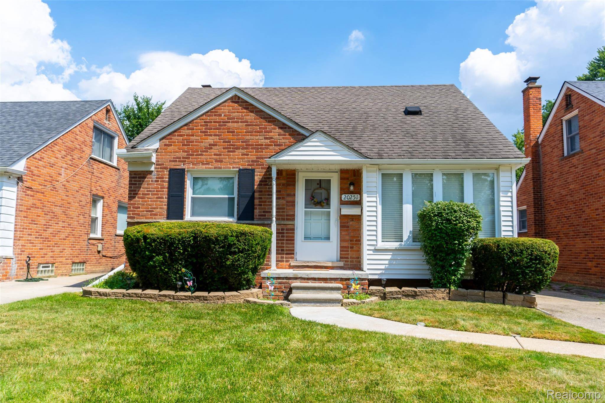 Harper Woods, MI 48225,20251 Country Club DR