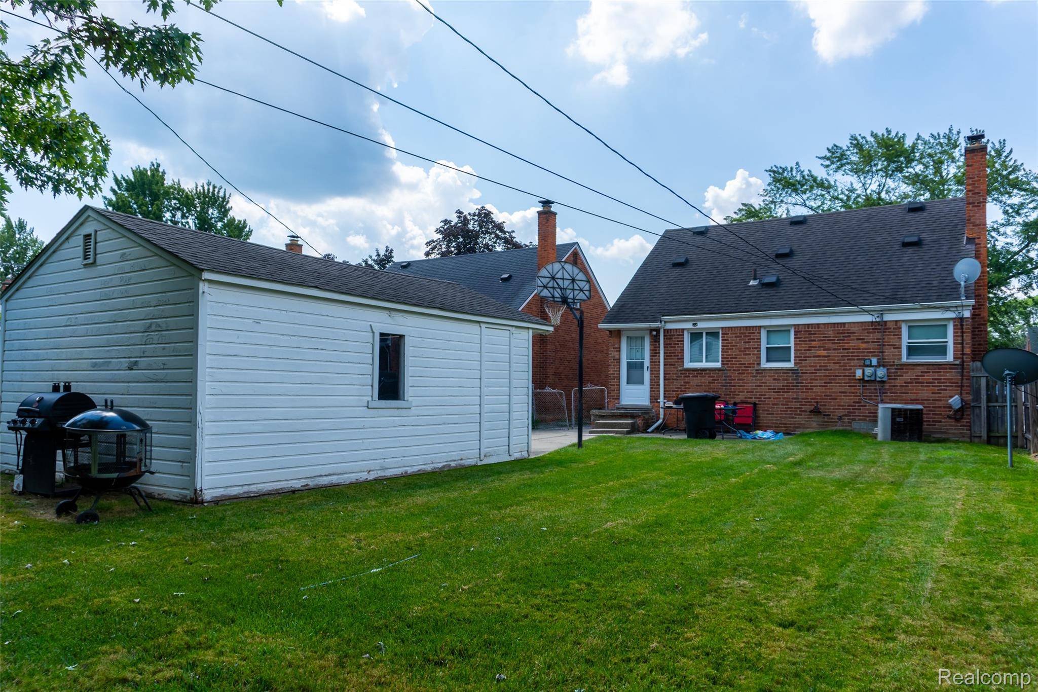 Harper Woods, MI 48225,20251 Country Club DR