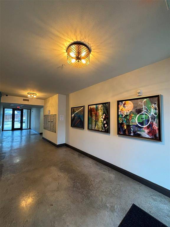 Dallas, TX 75208,801 N Bishop Avenue #1-308